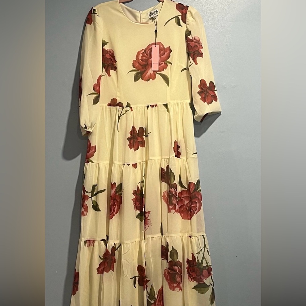 NWT 🌹 Floral Cream Dress